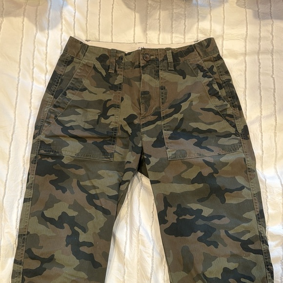 Army print Gap pants size 00 girlfriend cut - Picture 2 of 6